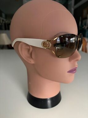Gucci White Frame Sunglasses with Brown Gradient Lenses and Gold Emblem